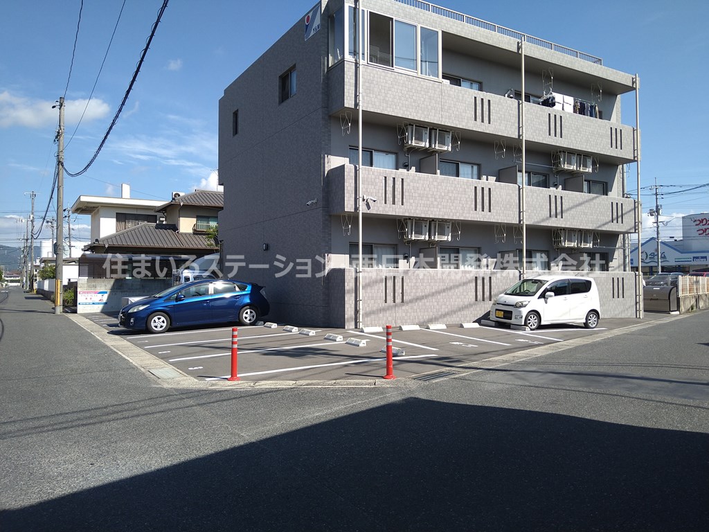 グランドソレイユ_駐車場