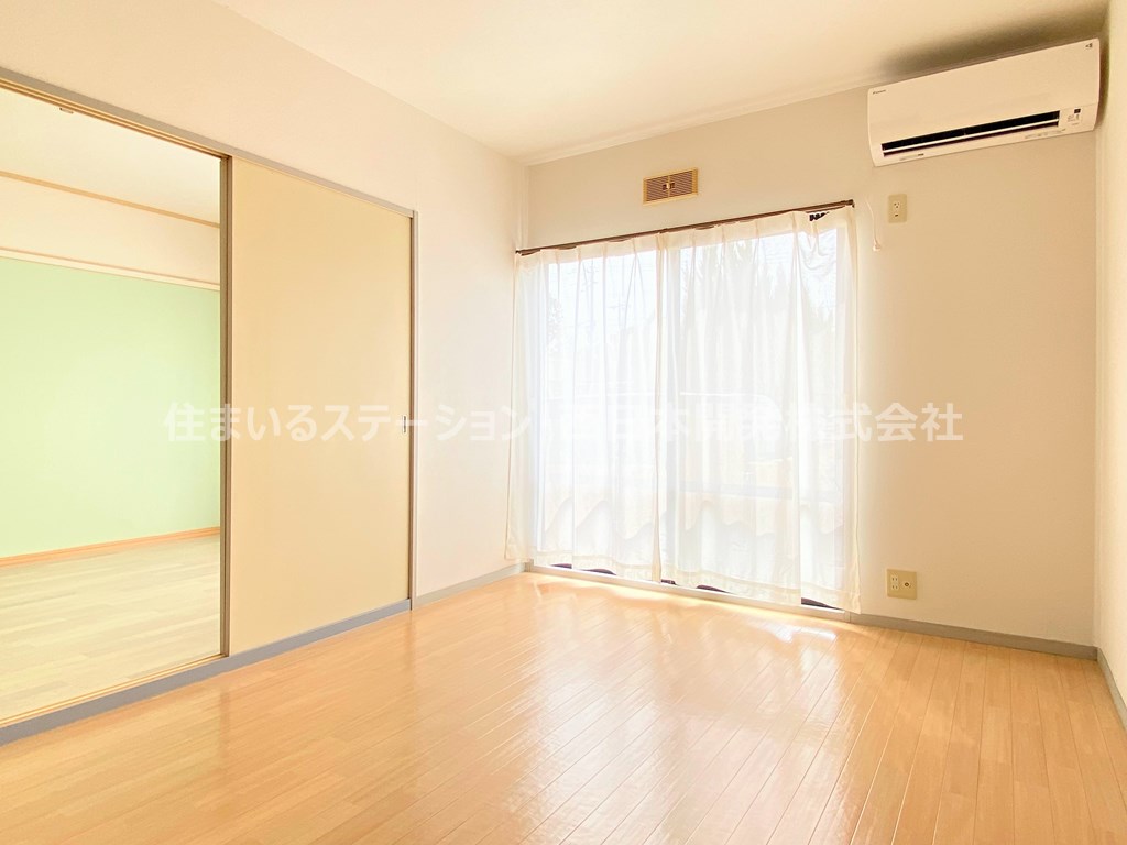 メゾンプリュム102_南西側洋室