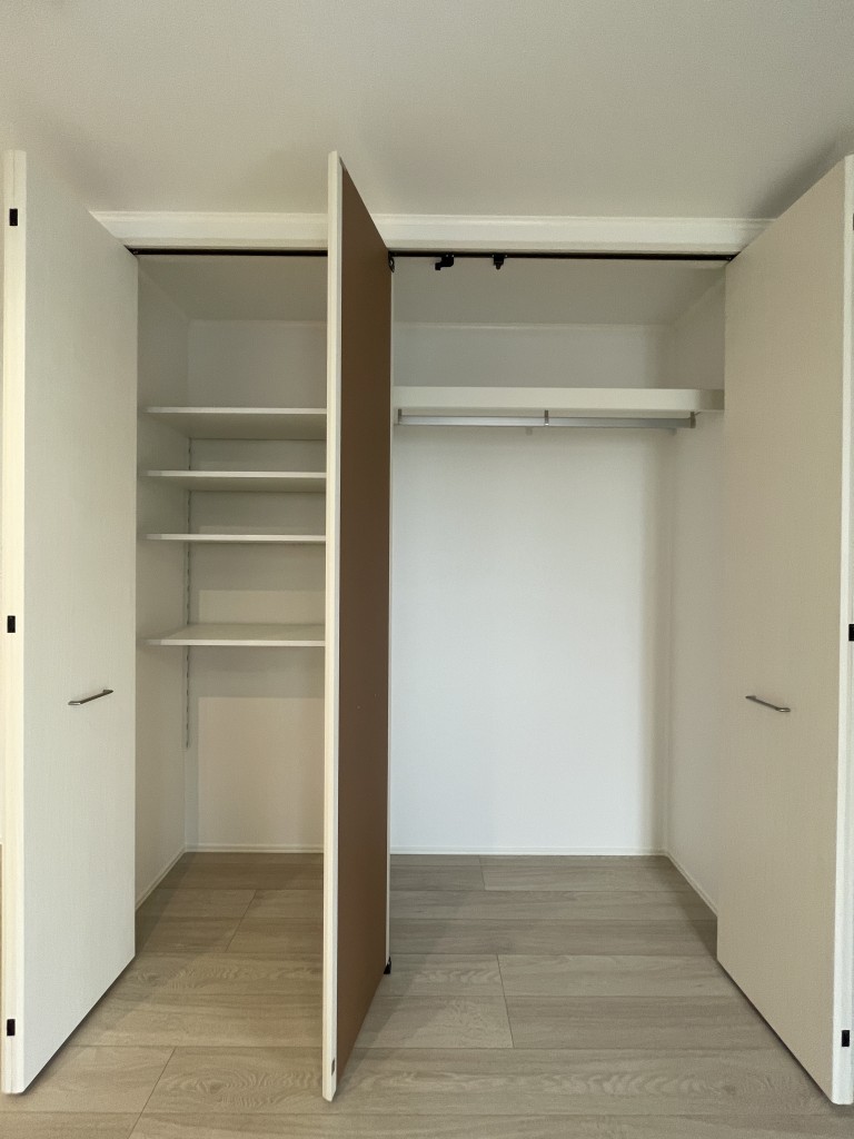 リバーⅠ101_LDK収納