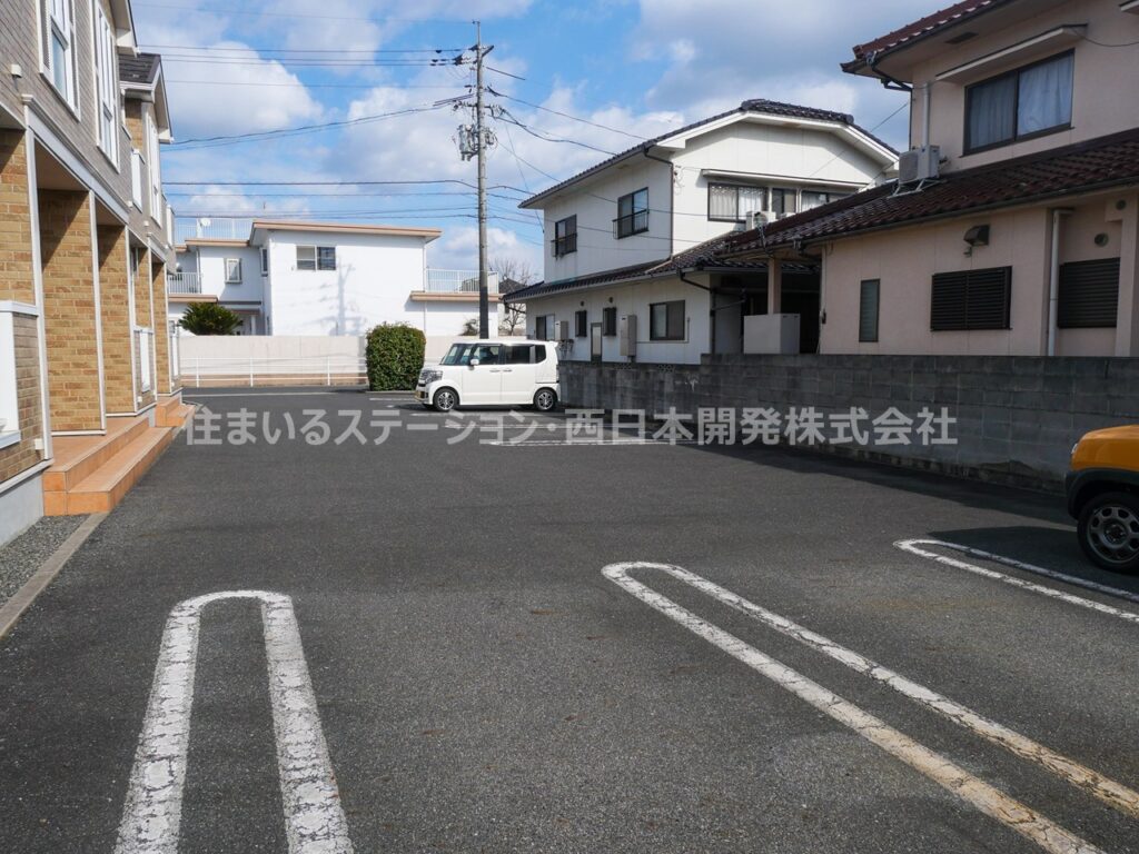 アモロッソTOMO_駐車場