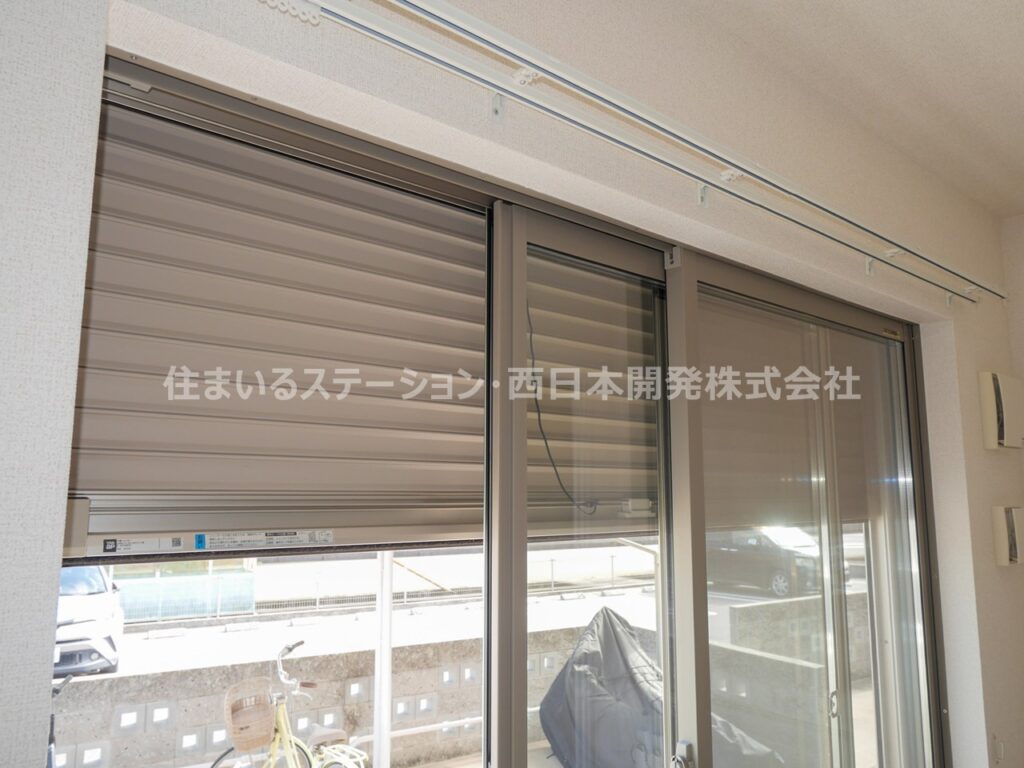 フローレス105_シャッター