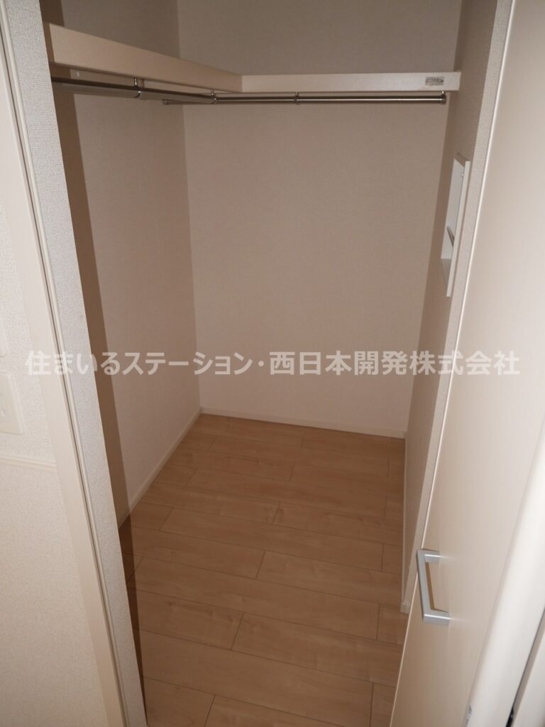 フローレス105_北洋室ウォークインクローゼット