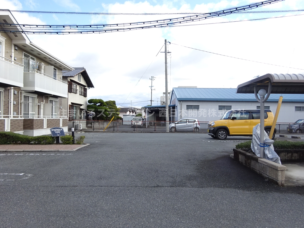 グランパレK_駐車場