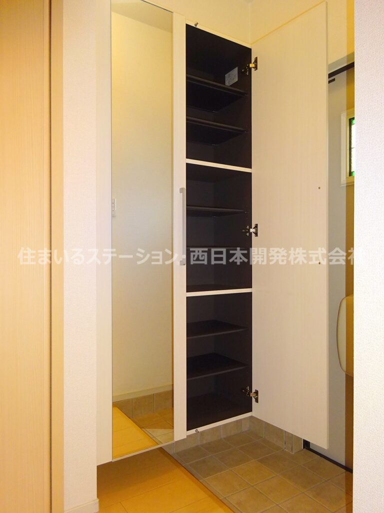 ライツェントシックⅡ102_玄関収納