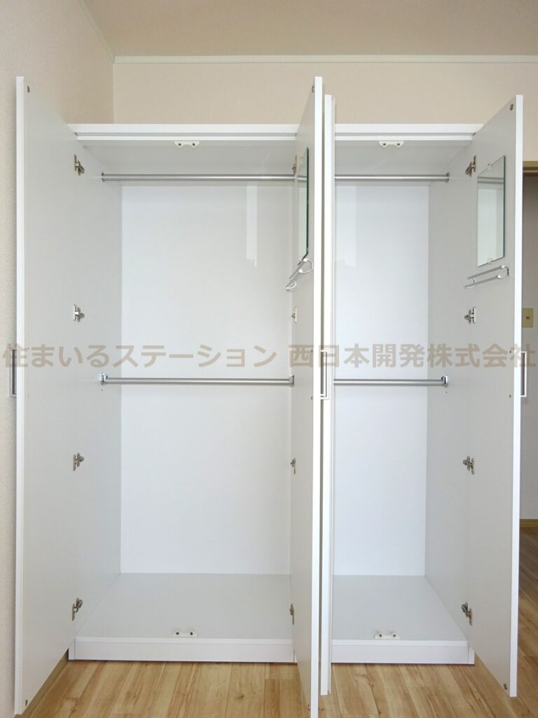 アーブルヴェール203_南西洋室クローゼット家具