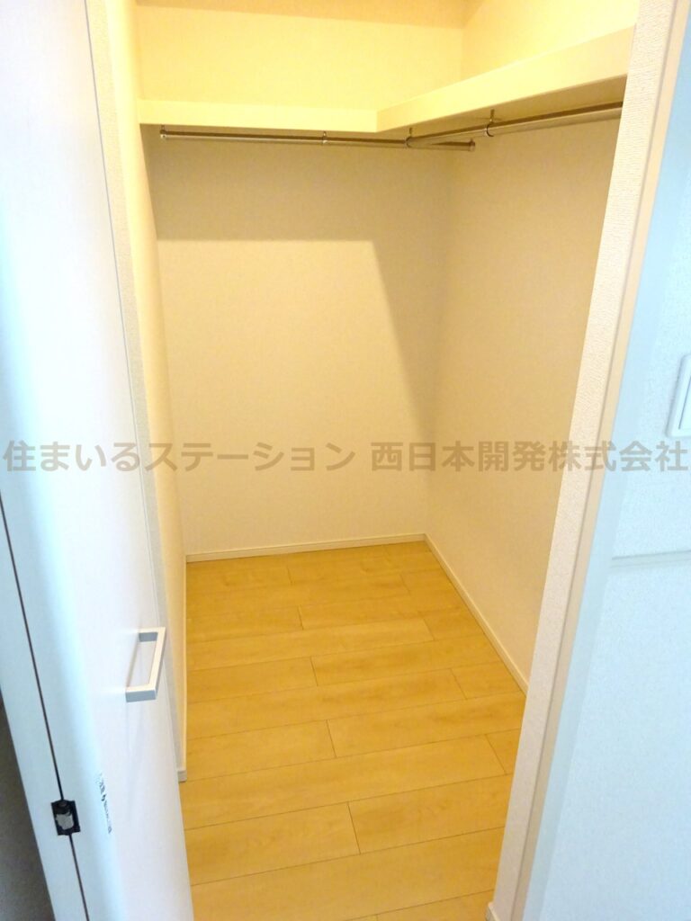 ポム・ダムールK101_北洋室ウォークインクローゼット