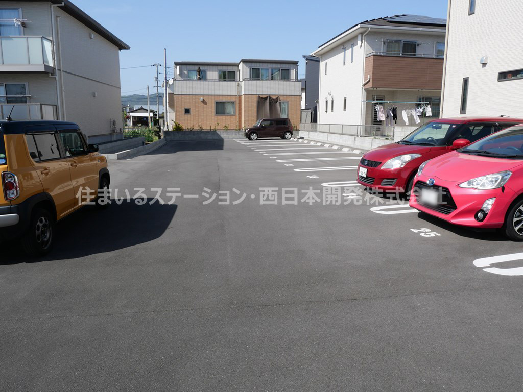 シャーメゾンアリビオ_駐車場