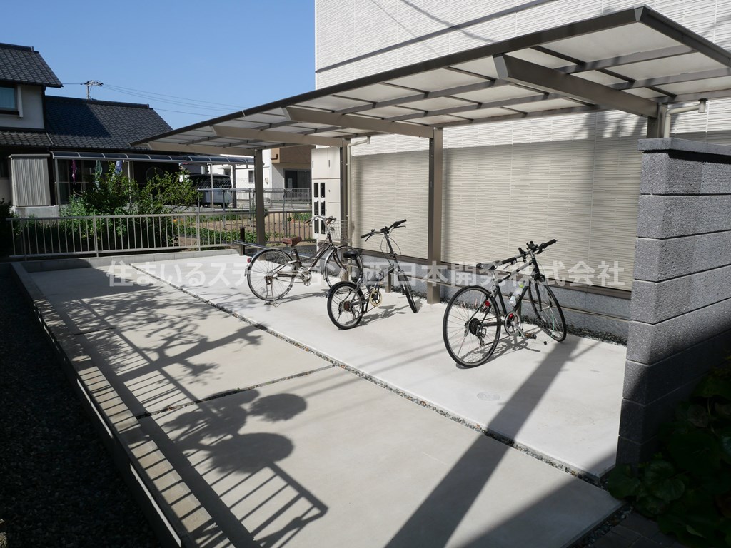 シャーメゾンアリビオ_駐輪場