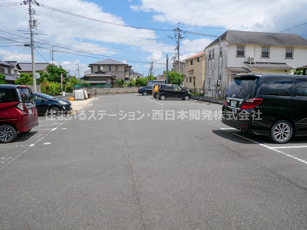 シャンドフルール_駐車場