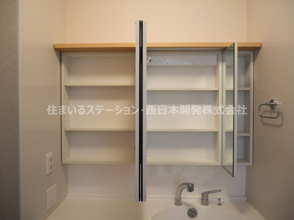 KadoyakanE103_洗面化粧台収納