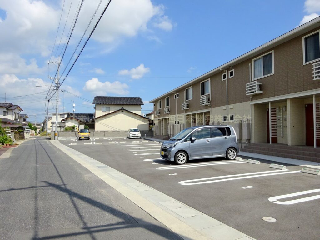 ソレイユ_駐車場