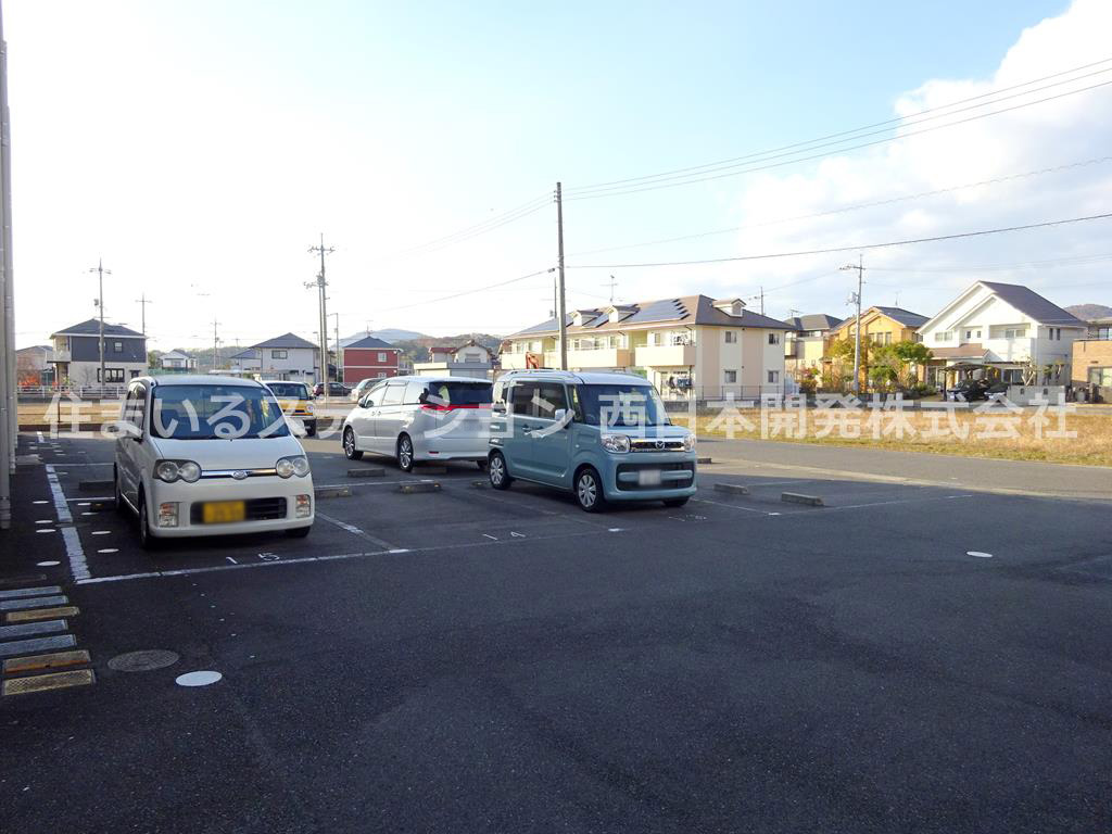 フルール_駐車場