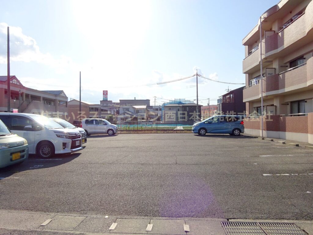 バードランド_駐車場