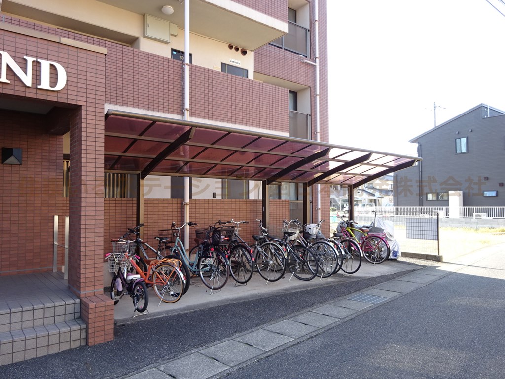 バードランド_駐輪場