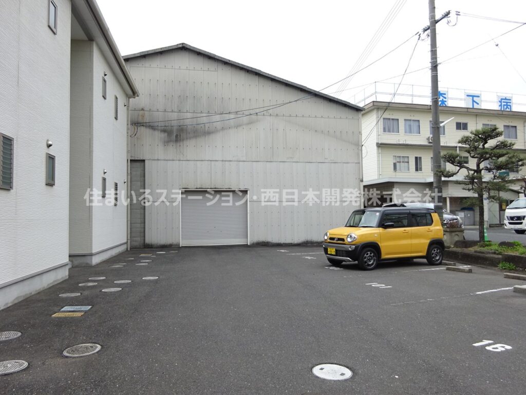 ライフアベニュⅣ_駐車場