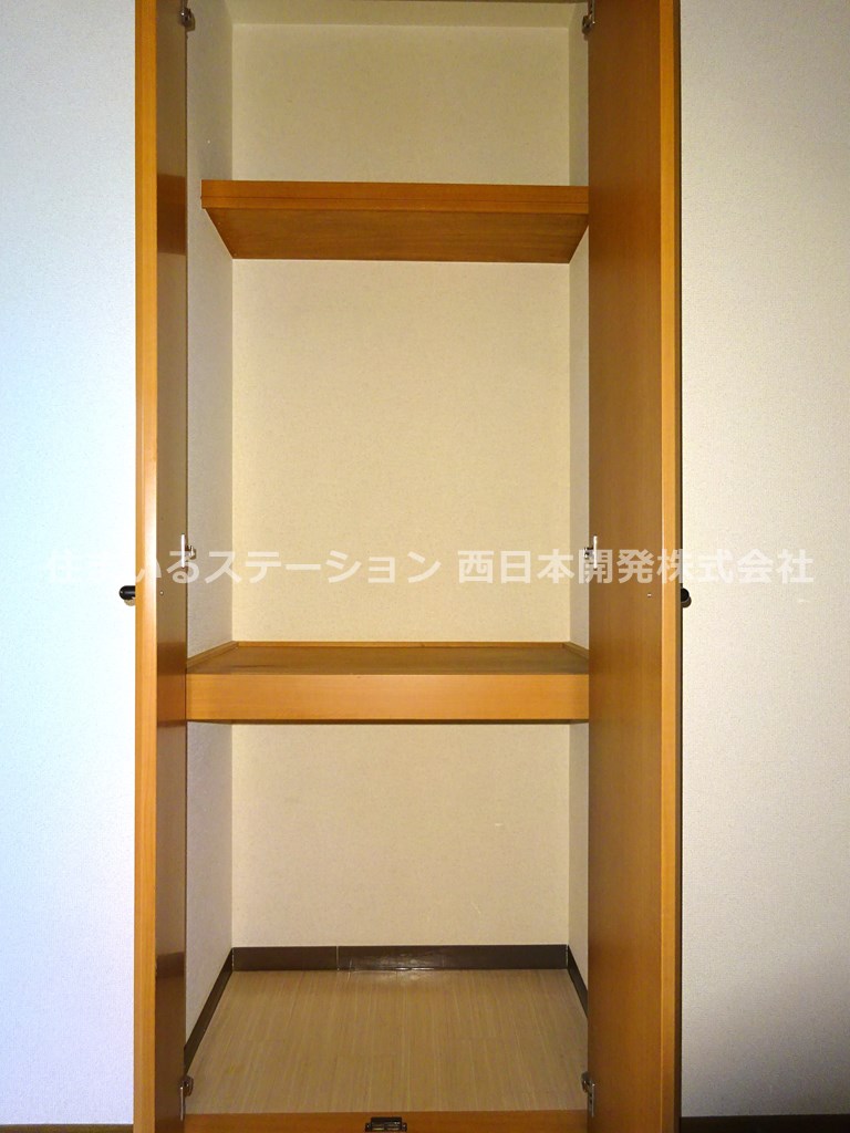 メイプルハウス102_LDK収納
