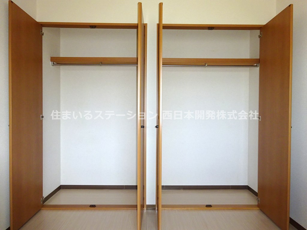 メイプルハウス102_北洋室収納