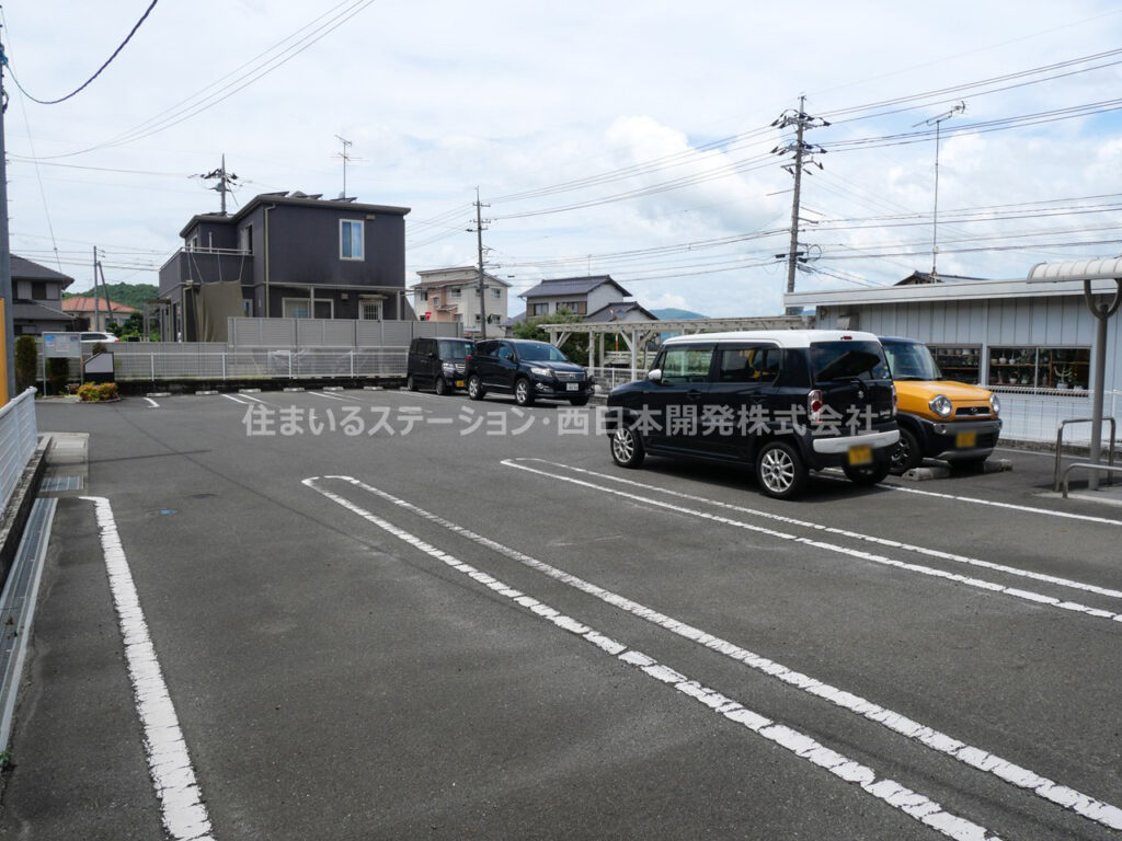 ポム・ダムールA_駐車場