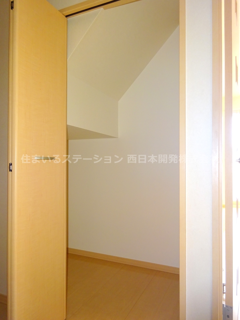 ローズヴィラB105_階段下収納