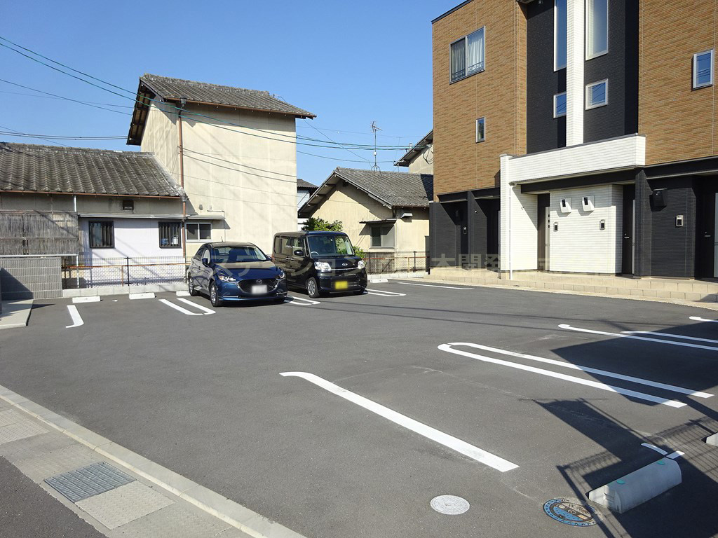 ラッフィナート_駐車場
