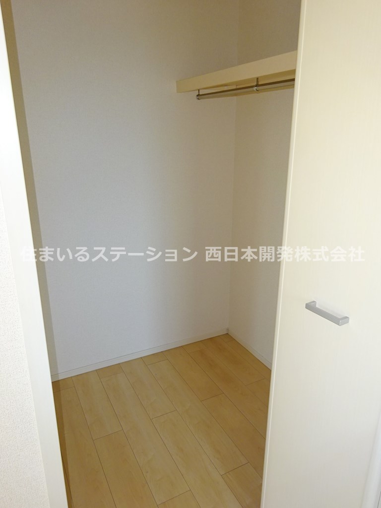 ラッフィナート302_洋室ウォークインクローゼット