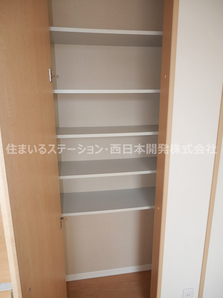 サンフルール202_LDK収納