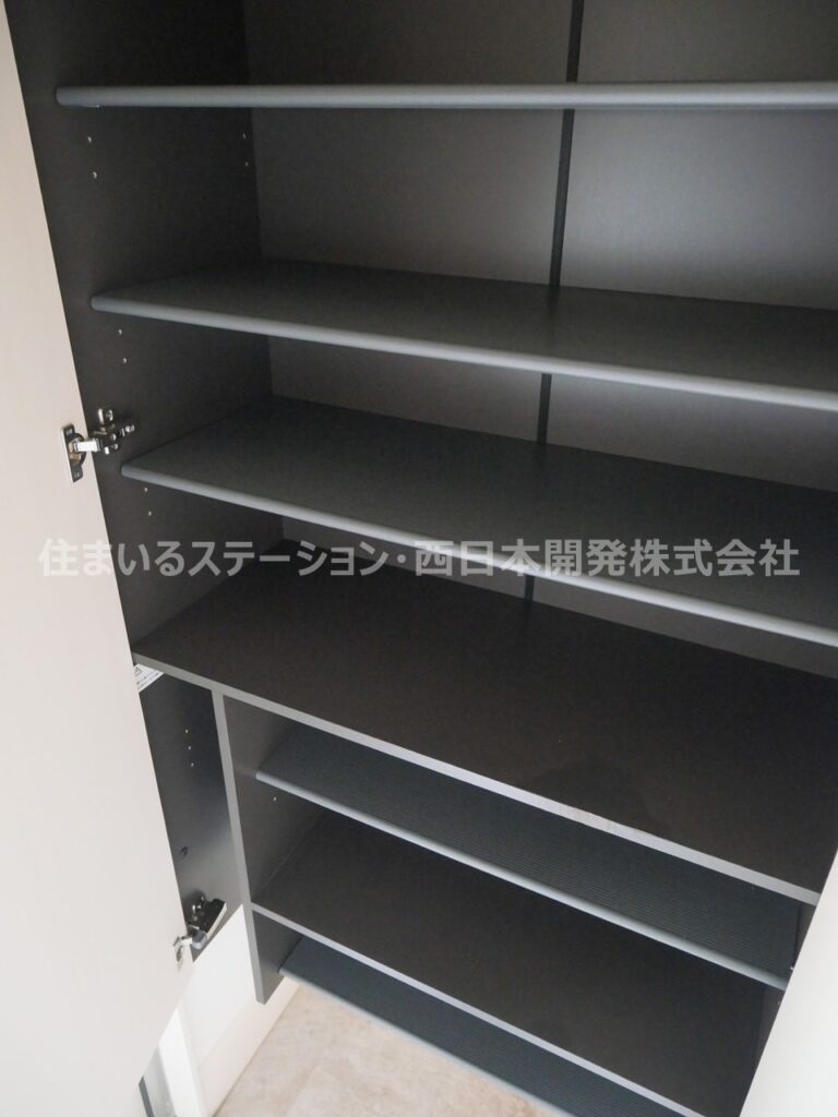 アースガーデンSOJAⅡ203_玄関収納