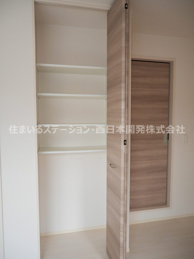アースガーデンSOJAⅡ203_LDK収納
