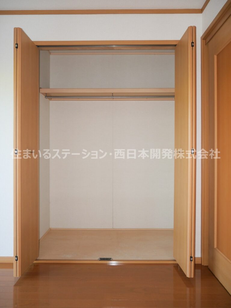 プロムナード102_東北洋室クローゼット