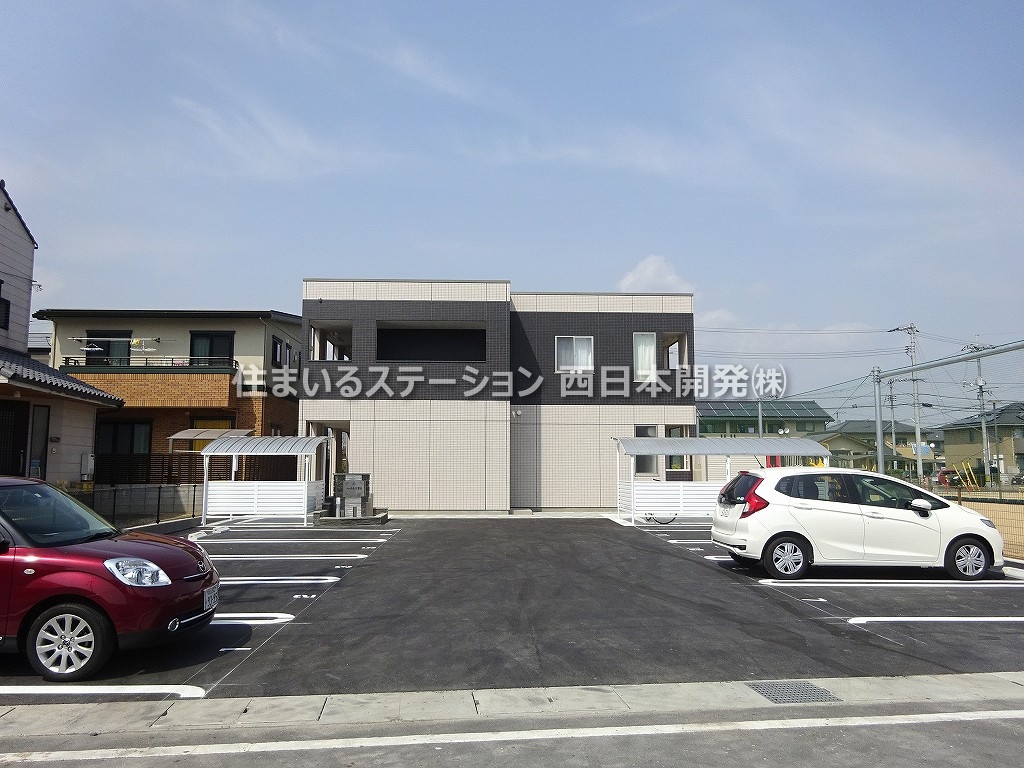 パークサイド駅南_外観南側駐車場