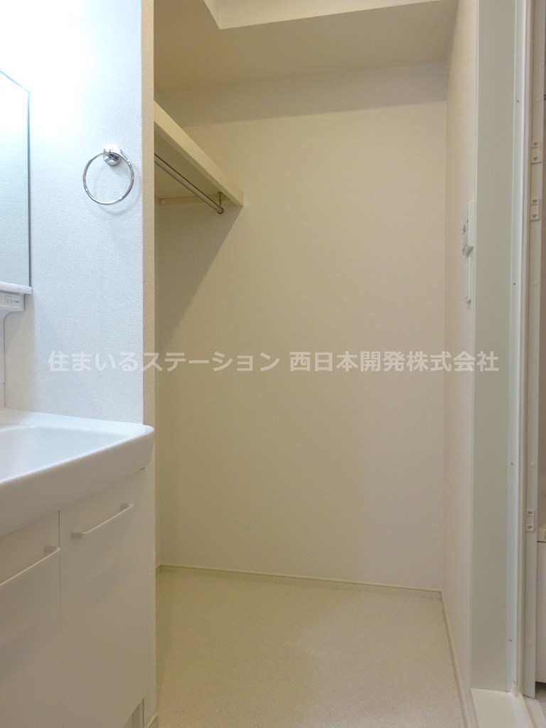 ラ・フレーズB102_洗面脱衣所クローゼット
