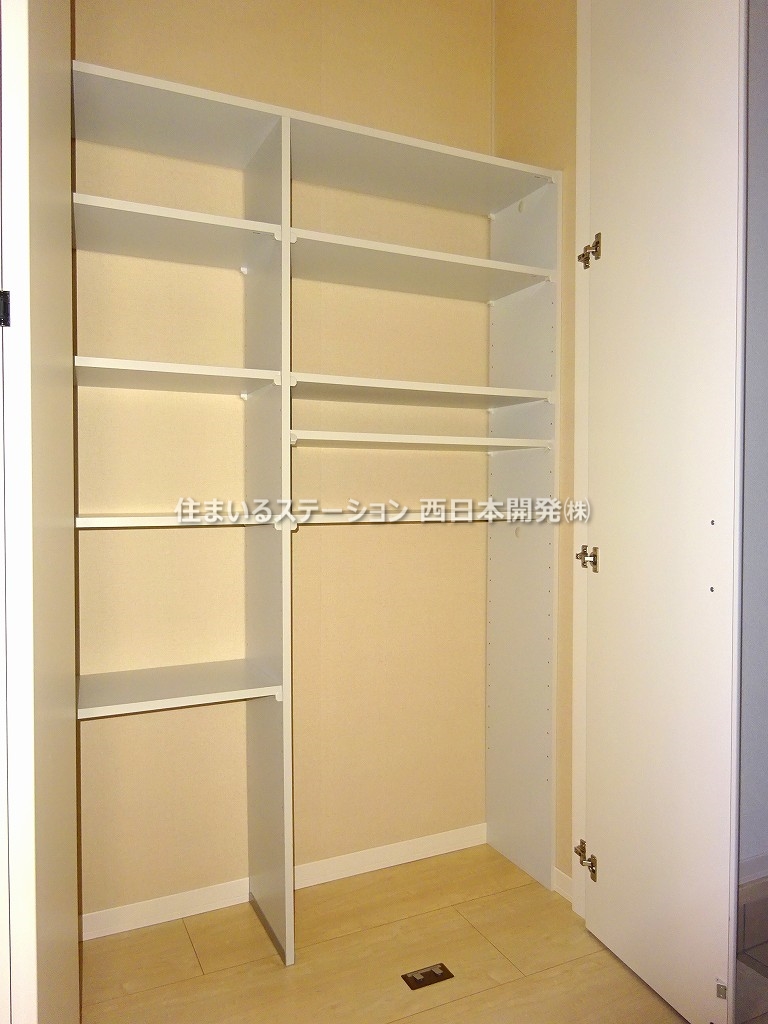 レーヴ102_ホール収納