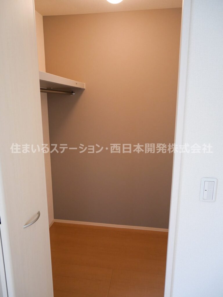 サンライズ宮東C102_北洋室ウォークインクローゼット