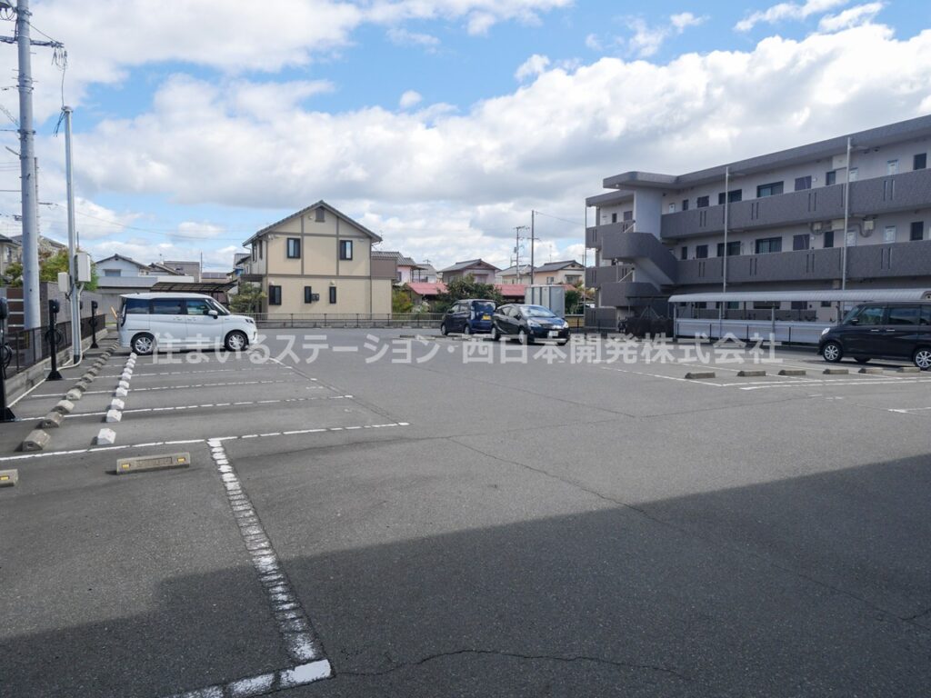 メゾンエトワール_駐車場
