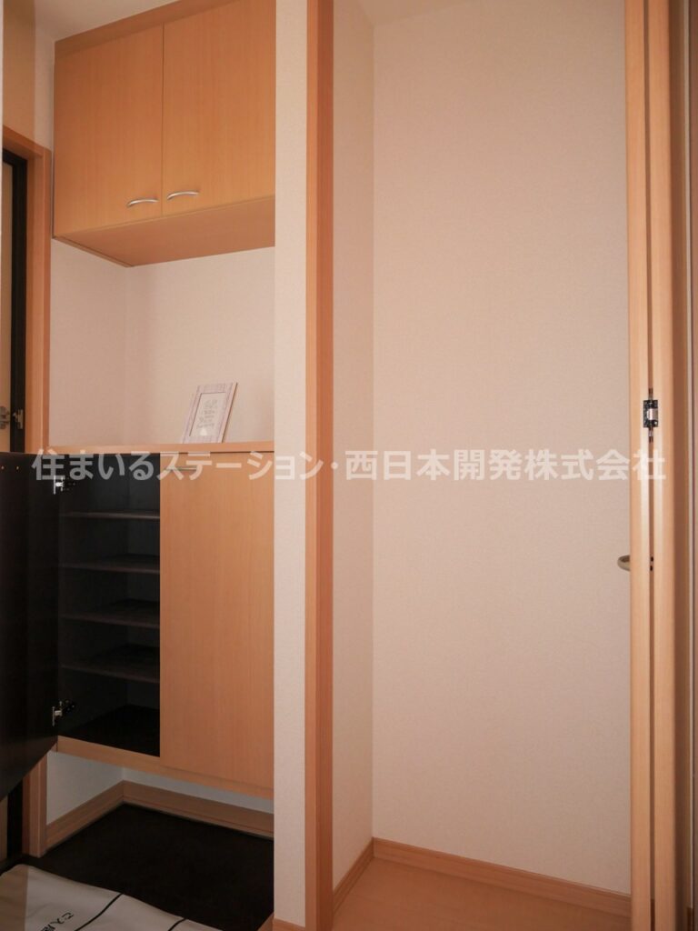 ピュアD102_玄関収納
