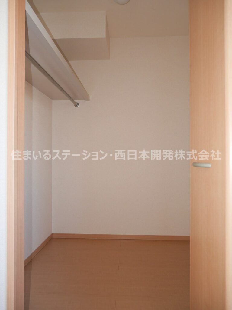 ピュアD102_北洋室ウォークインクローゼット